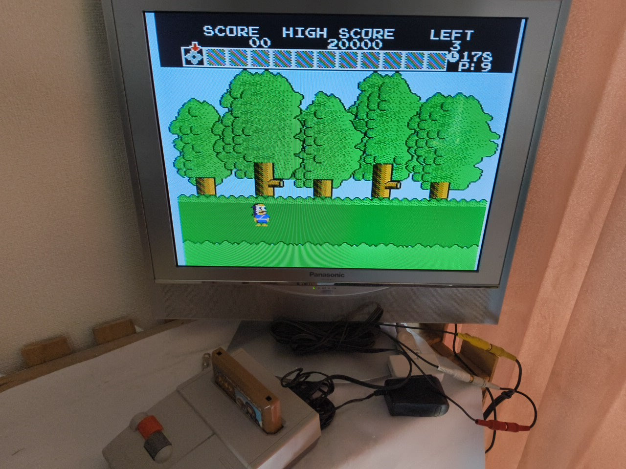 Nintendo New (AV) Famicom (NES2) Console,2 Pads and Games set, Working-h0122-