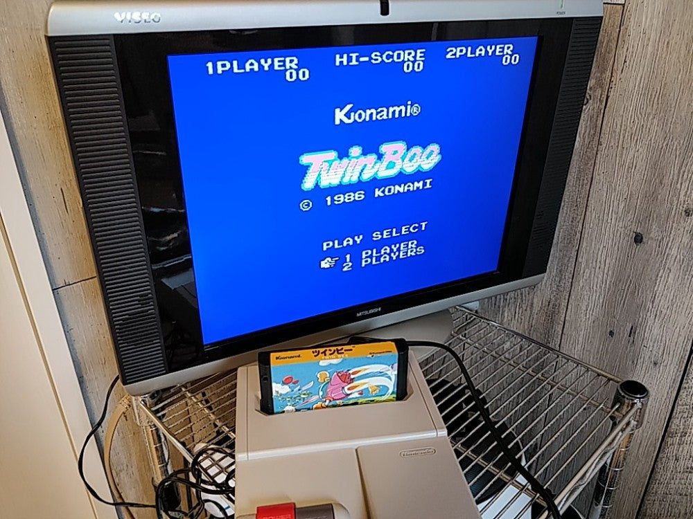 Nintendo New (AV) Famicom (NES2).Console,2 Pads,Manual,Game,Boxed tested-d0130-