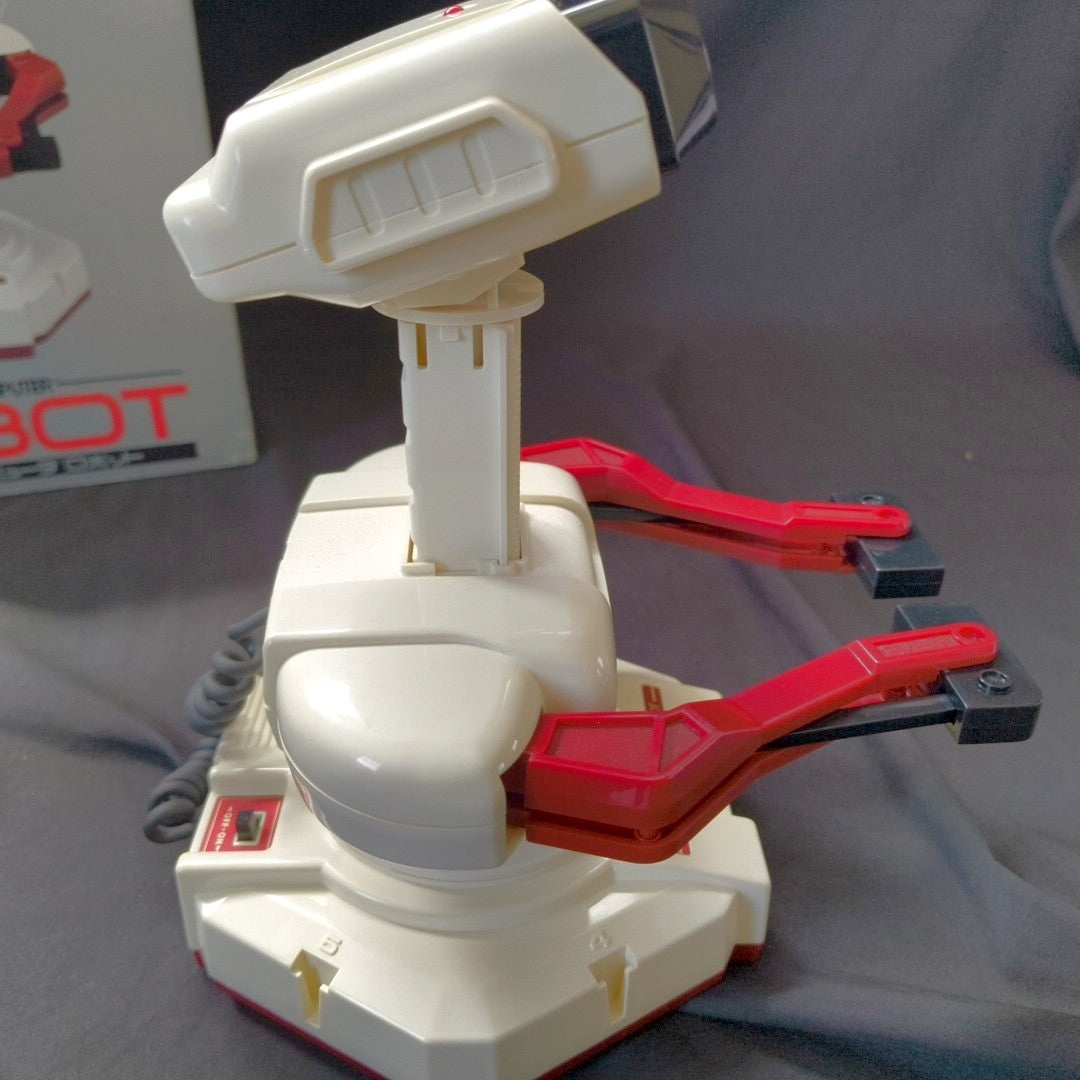Nintendo Famicom Robot R.O.B. HVC-012 with Manual Box Start Pose Confirmed Japan