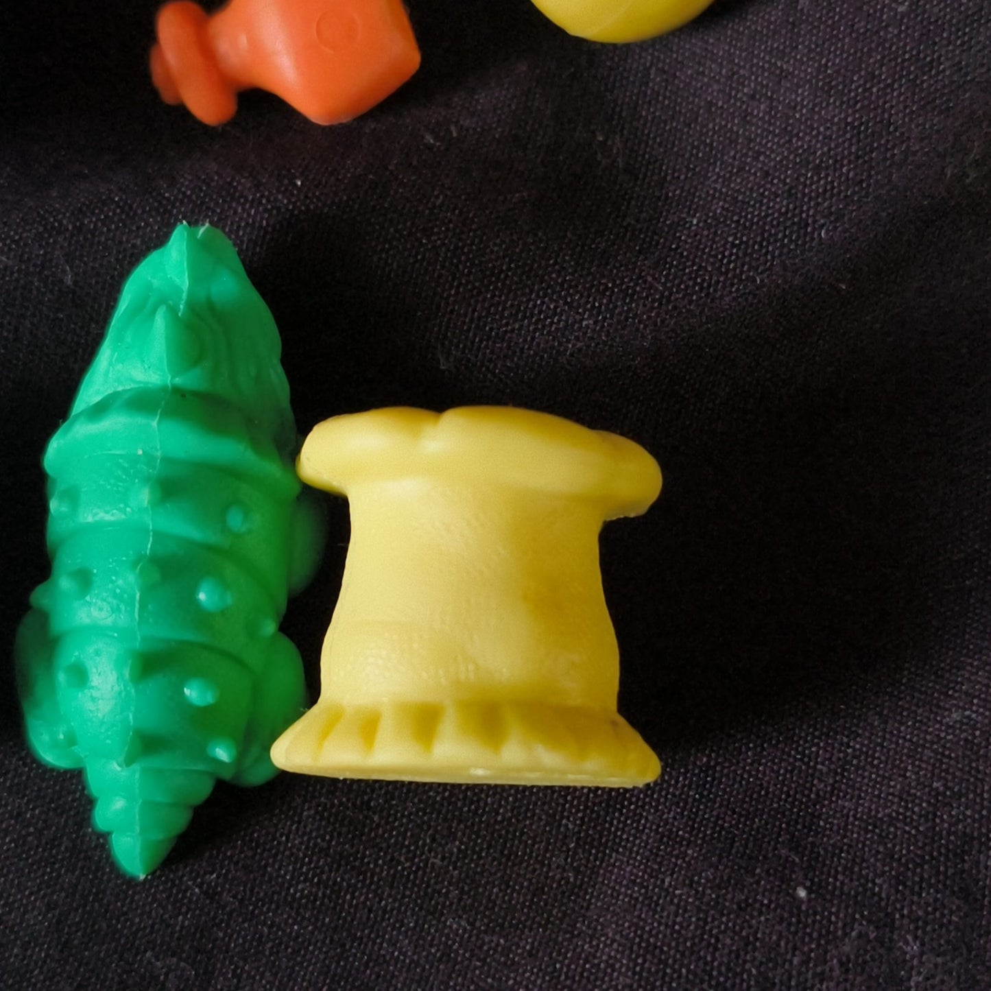 Legend of Zelda keshi rubber eraser collection and minibook set. Nintendo, Japan