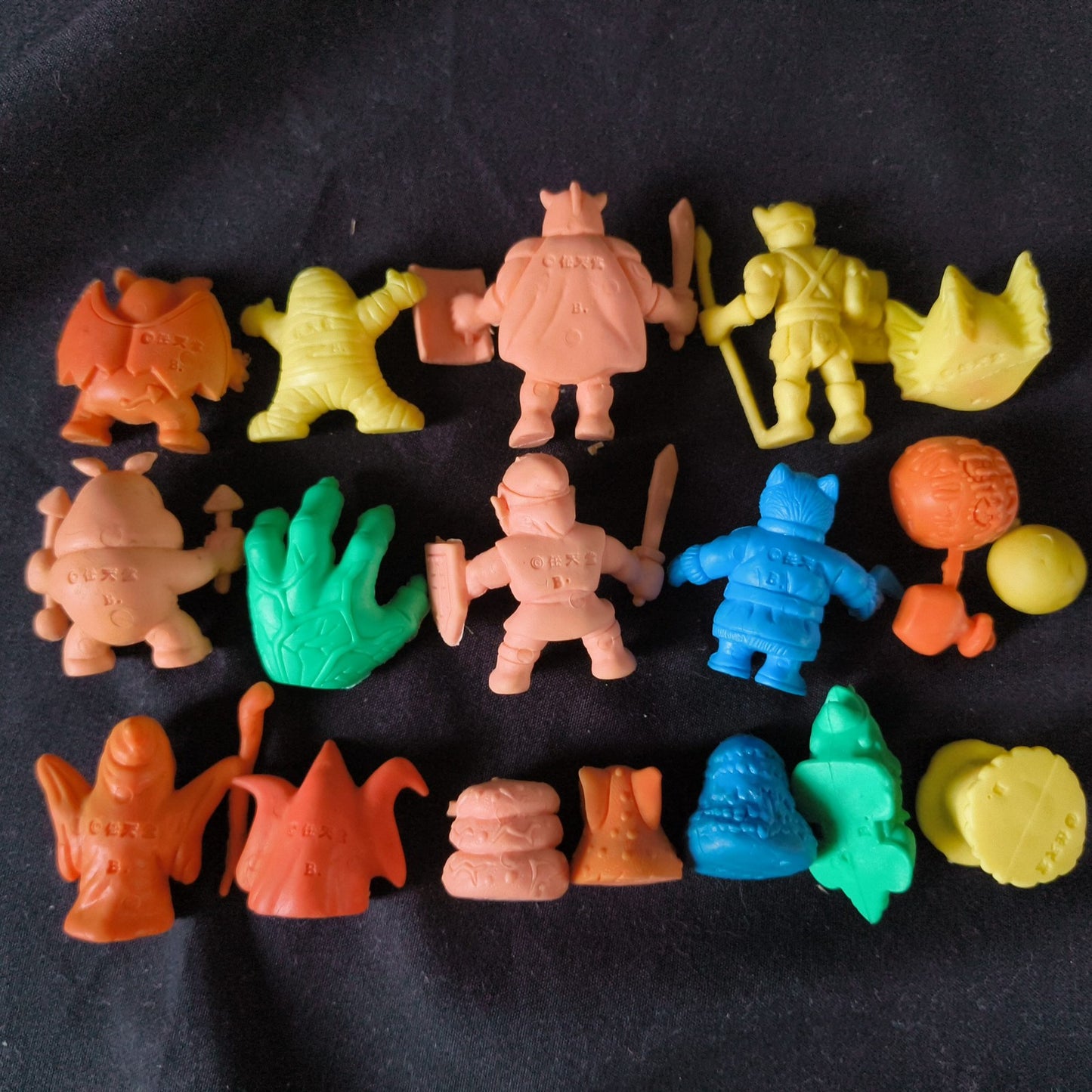 Legend of Zelda keshi rubber eraser collection and minibook set. Nintendo, Japan
