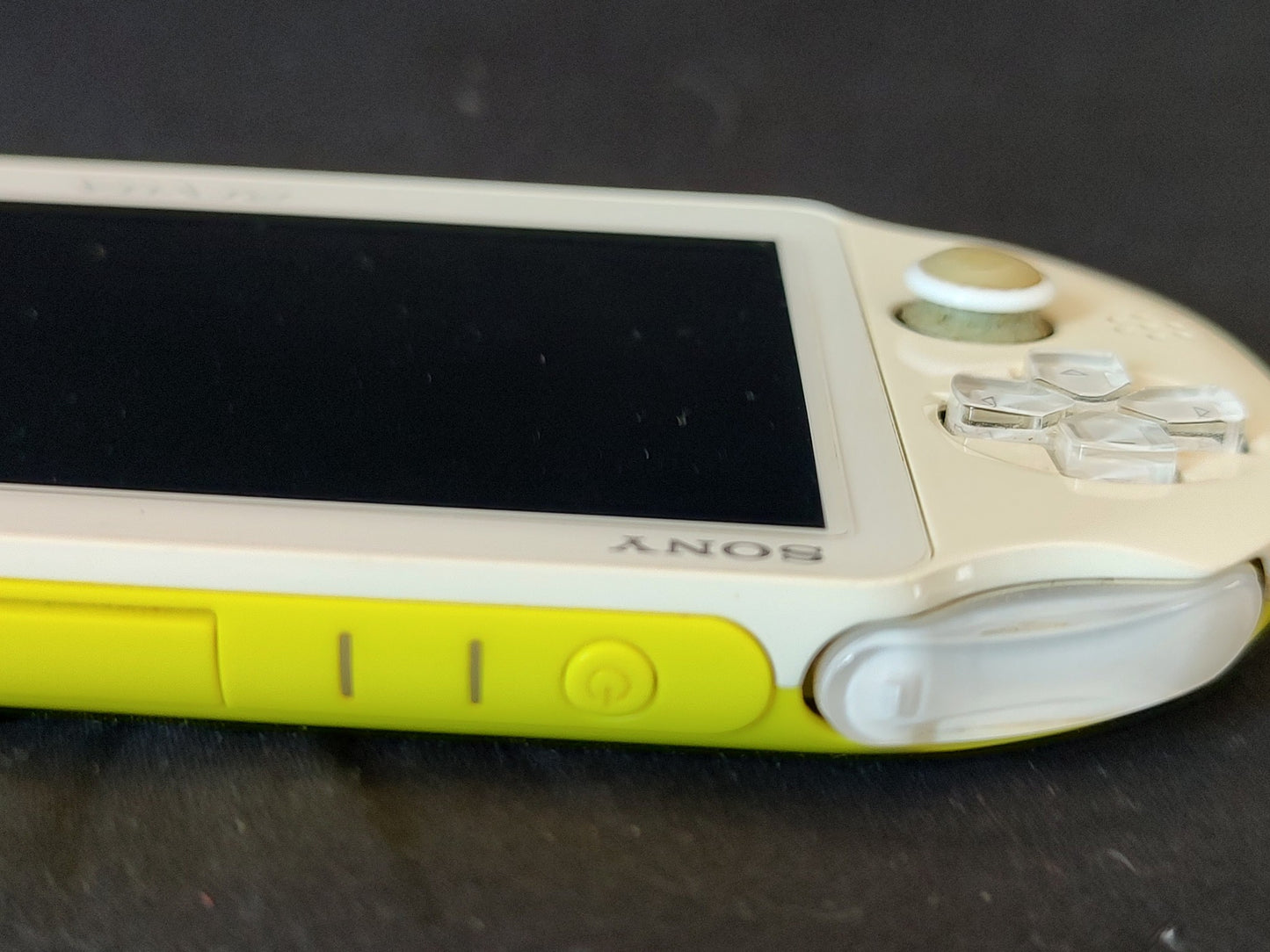 SONY PS Vita PCH-2000 Lime Green / White Console with 2 Games, No charger-g0614-