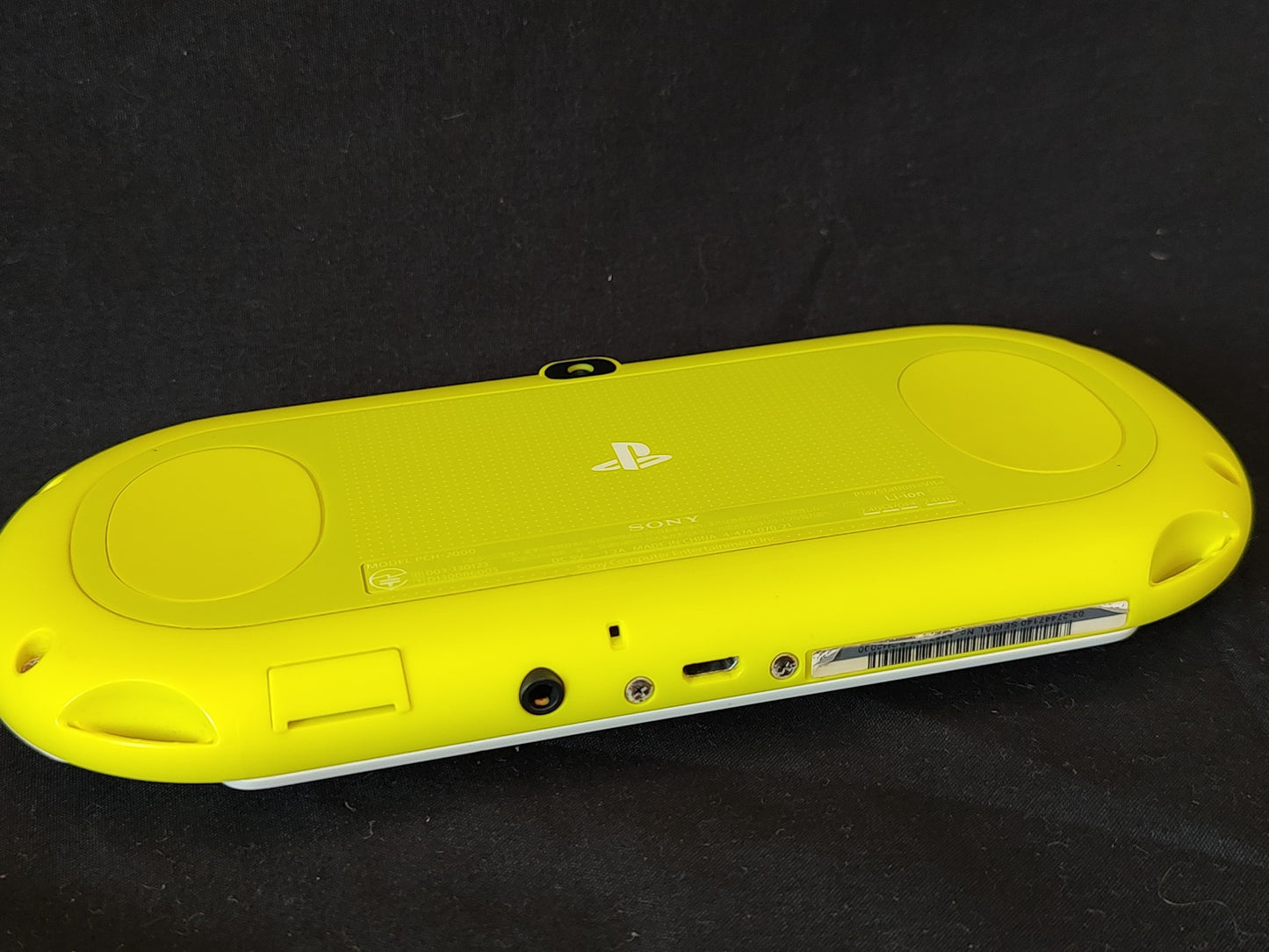 SONY PS Vita PCH-2000 Lime Green / White Console with 2 Games, No charger-g0614-