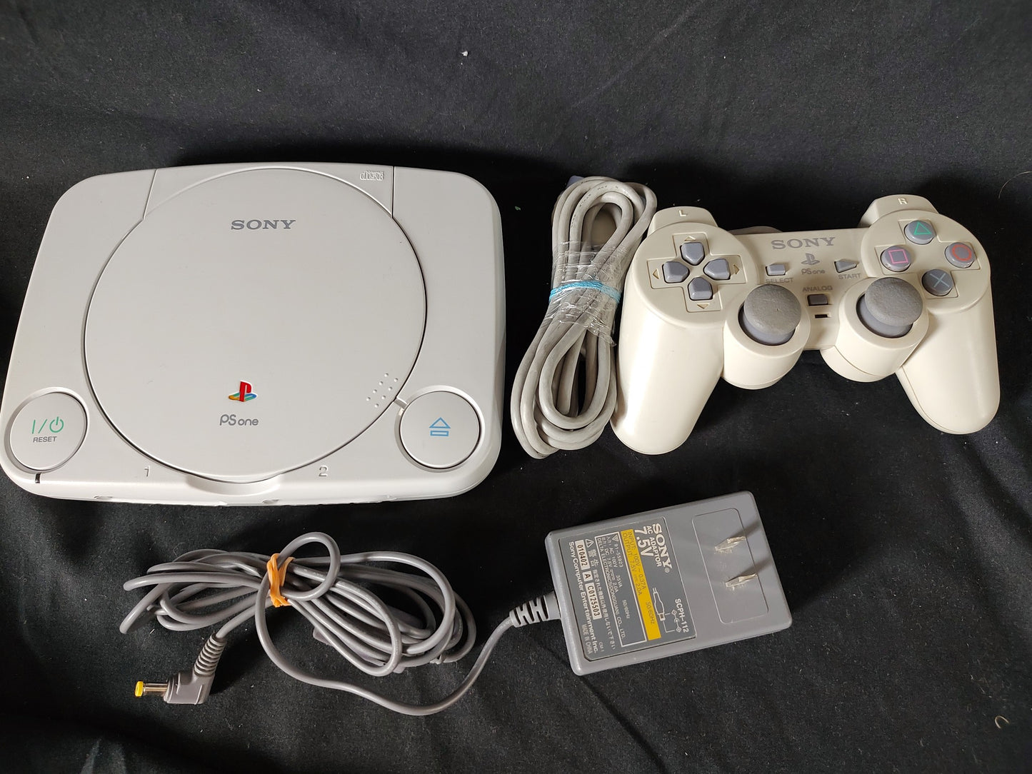 Sony PlayStation PS one Console, Cable, PSU and Controller set NTSC-J-g0909-