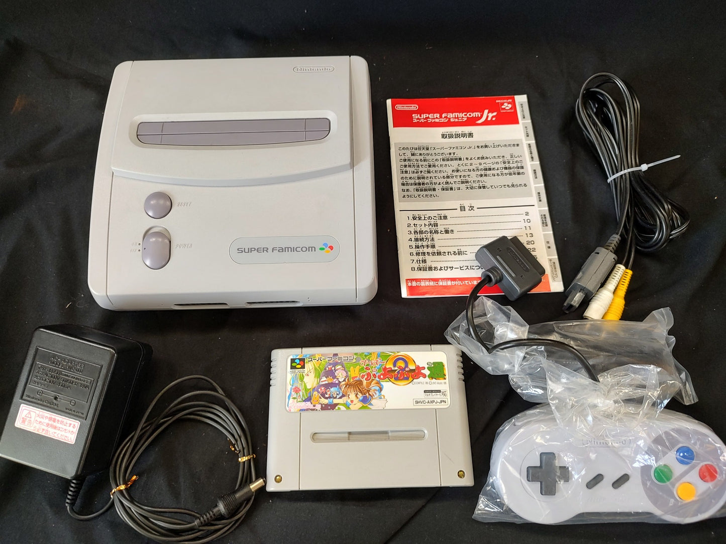 Nintendo Super Famicom Jr. (SNES) Console w/Pad, AV cable, Manual, Game-g1128-