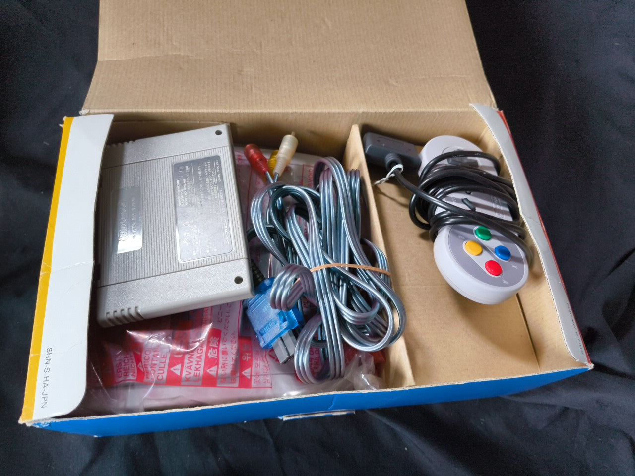 Nintendo Super Famicom Jr. (SNES) Console, w/Pads, Manual, Box, Game set-h0206-2