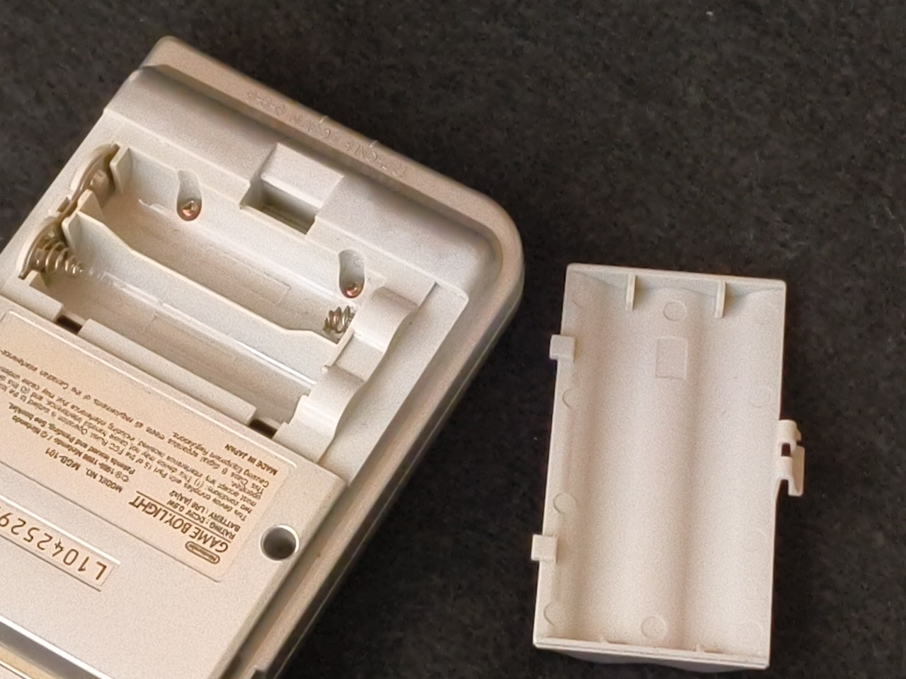 JUNK, Defective, Nintendo Gameboy Light silver color console HGB-101,-h0220-