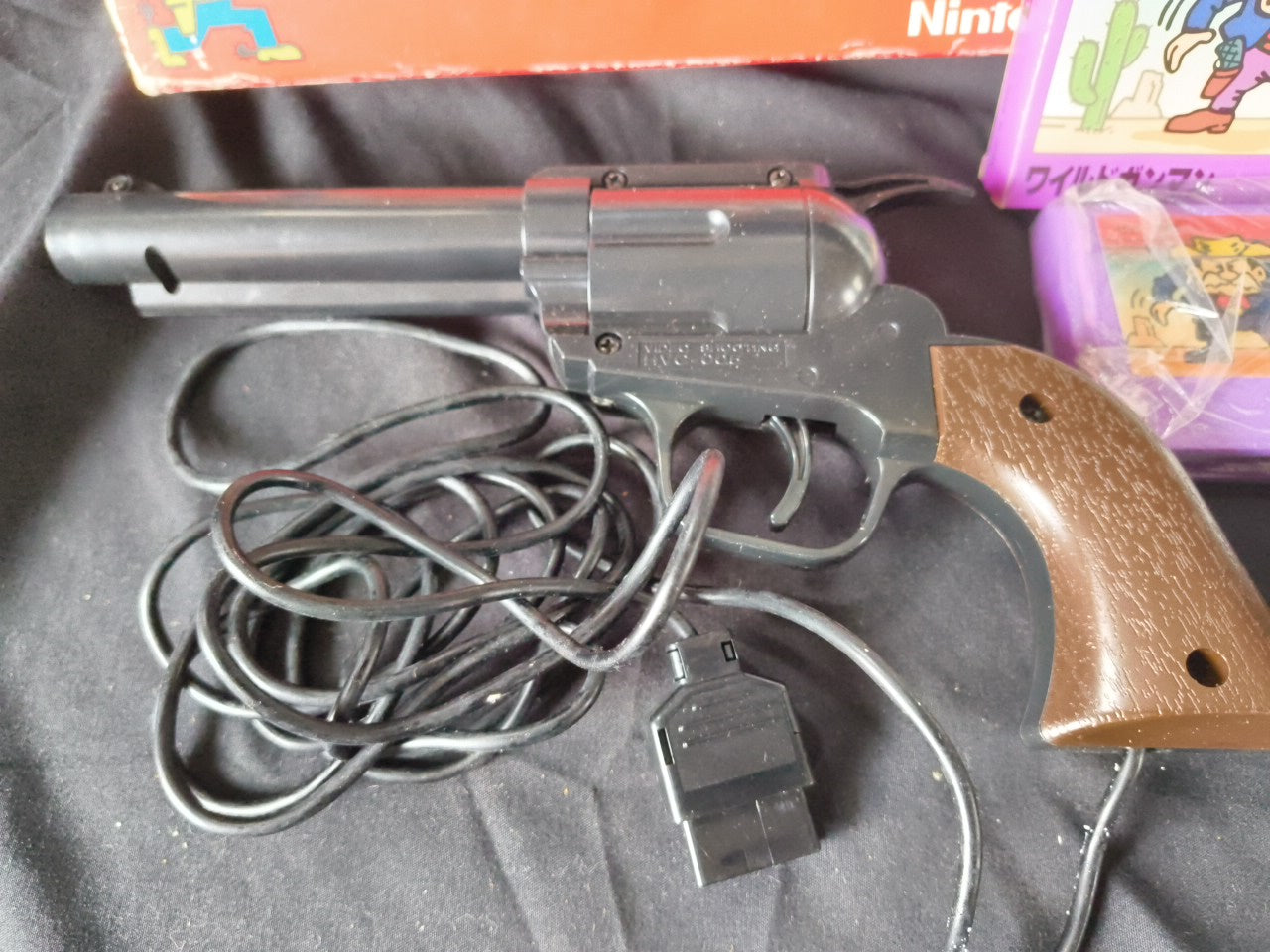 Nintendo Wild Gunman FC Famicom with Lightgun Raygun Controller Boxed set-h0303-