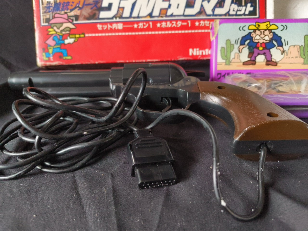 Nintendo Wild Gunman FC Famicom with Lightgun Raygun Controller Boxed set-h0303-