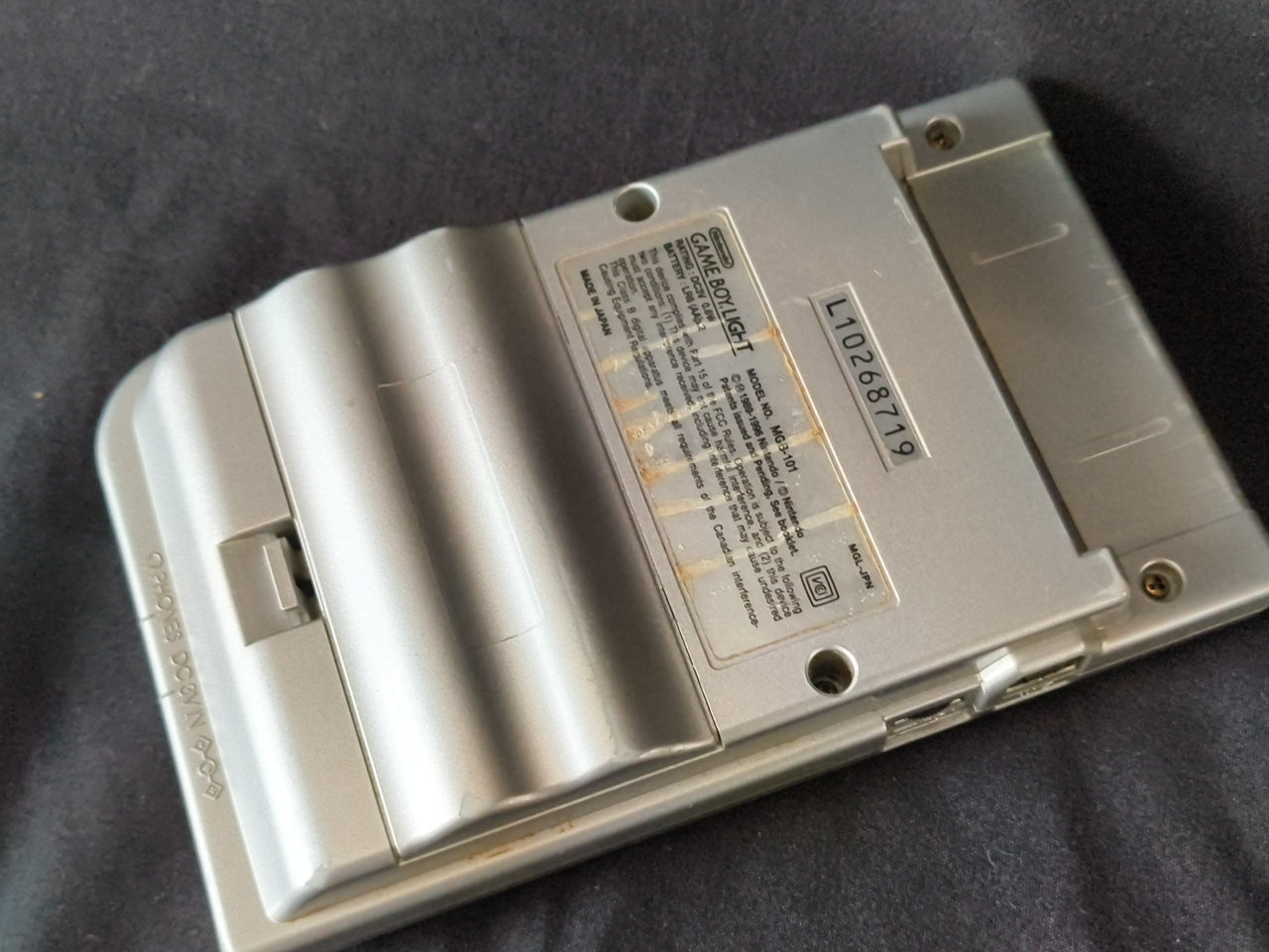 JUNK, Defective, Nintendo Gameboy Light silver color console HGB-101,-h0321-2