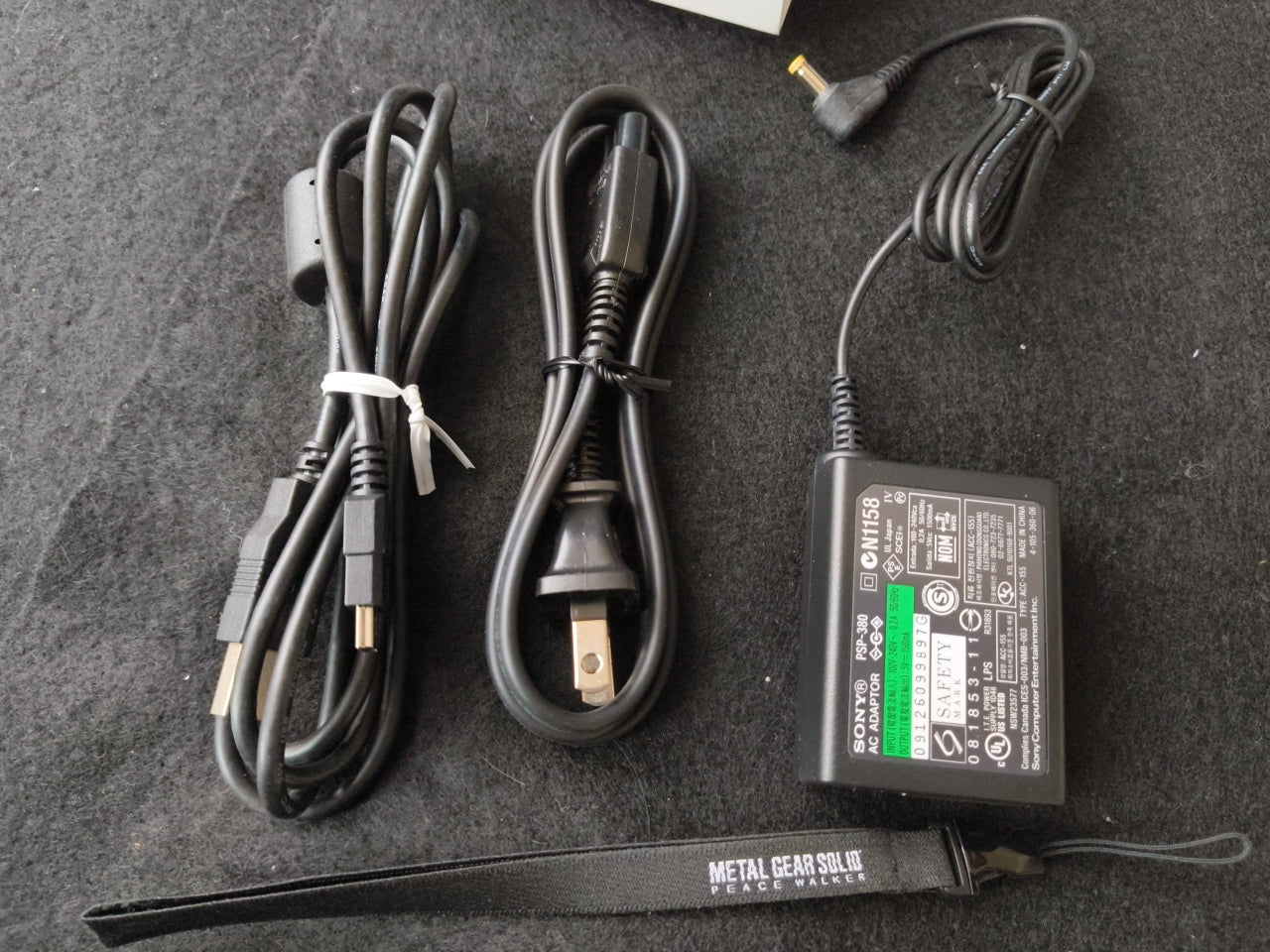 SONY PSP-3000 METAL GEAR SOLID PEACE WALKER PREMIUM PACKAGE in Box set-h0405-