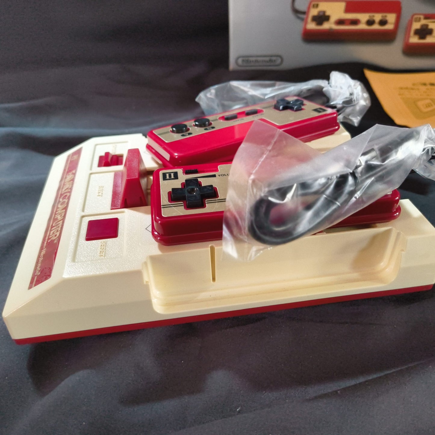 Nintendo Famicom NES HVC-001 Console, PSU, Manual and Box set, Working-h0710-