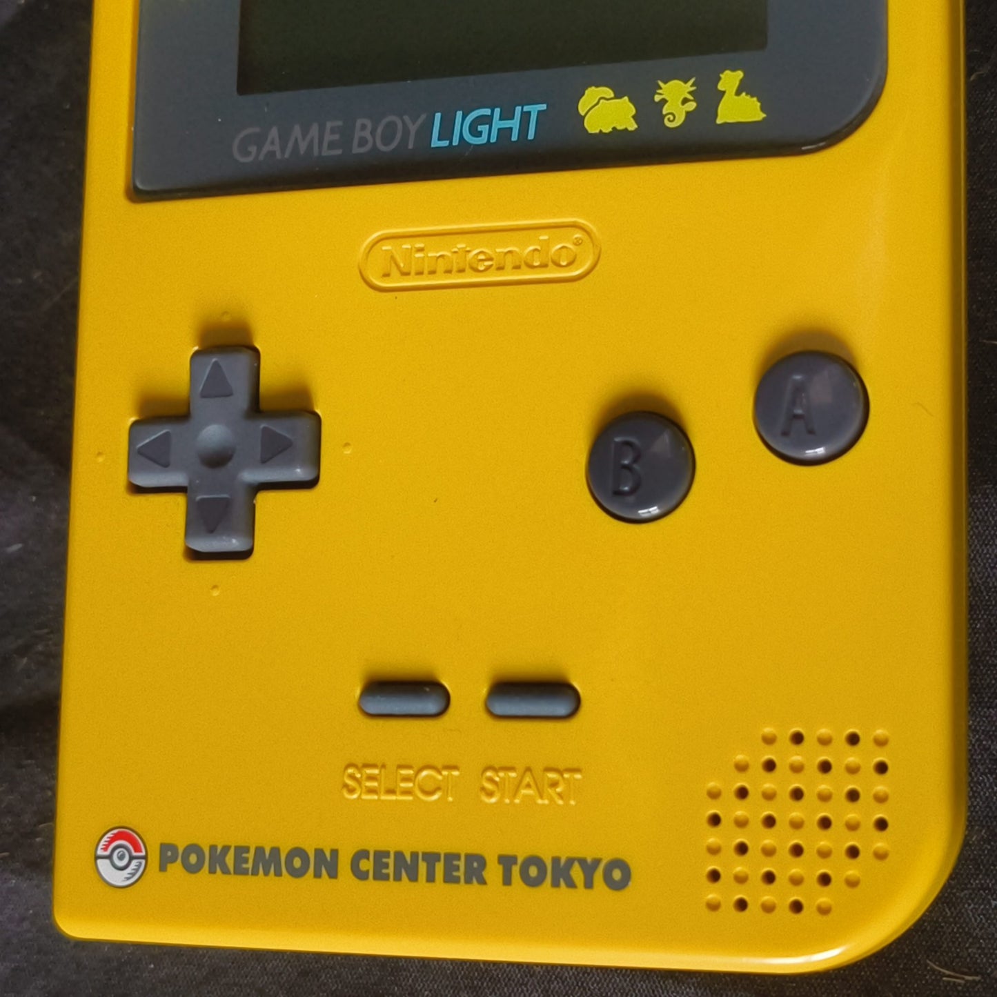 Nintendo Gameboy Light Pokemon Pikachu limited edition console MGB-101-h0718-