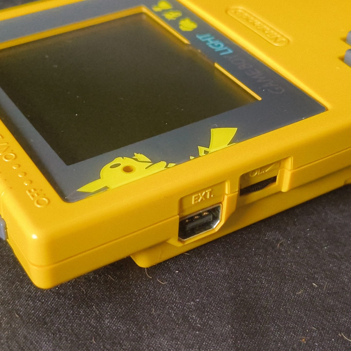 Nintendo Gameboy Light Pokemon Pikachu limited edition console MGB-101-h0718-