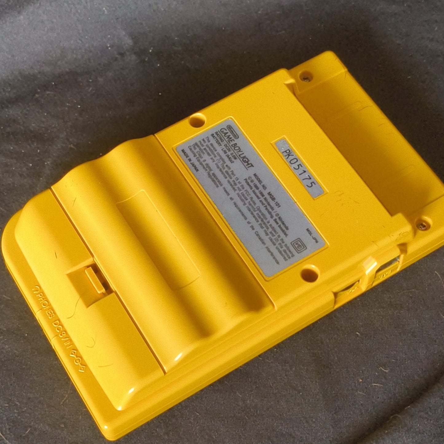 Nintendo Gameboy Light Pokemon Pikachu limited edition console MGB-101-h0718-