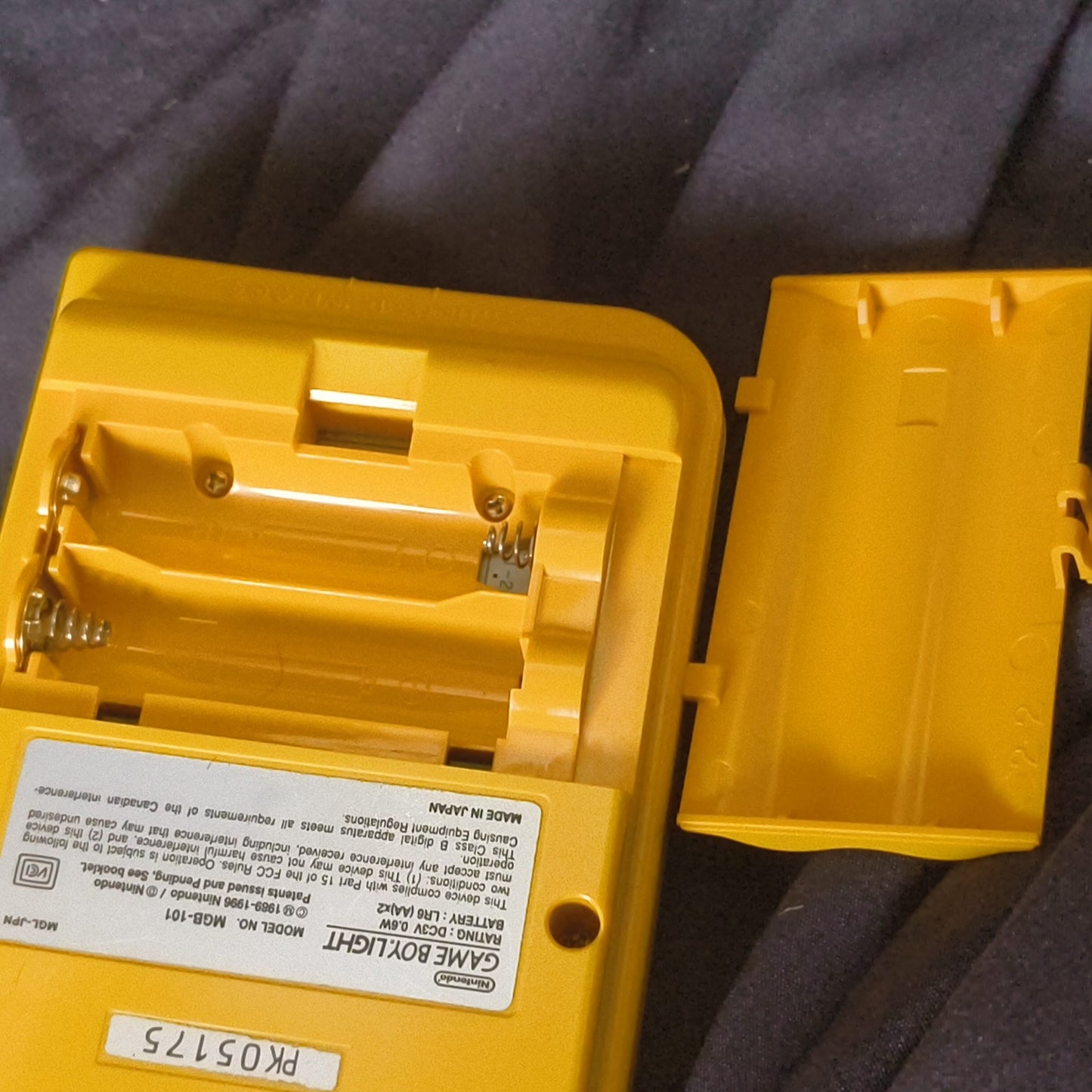 Nintendo Gameboy Light Pokemon Pikachu limited edition console MGB-101-h0718-