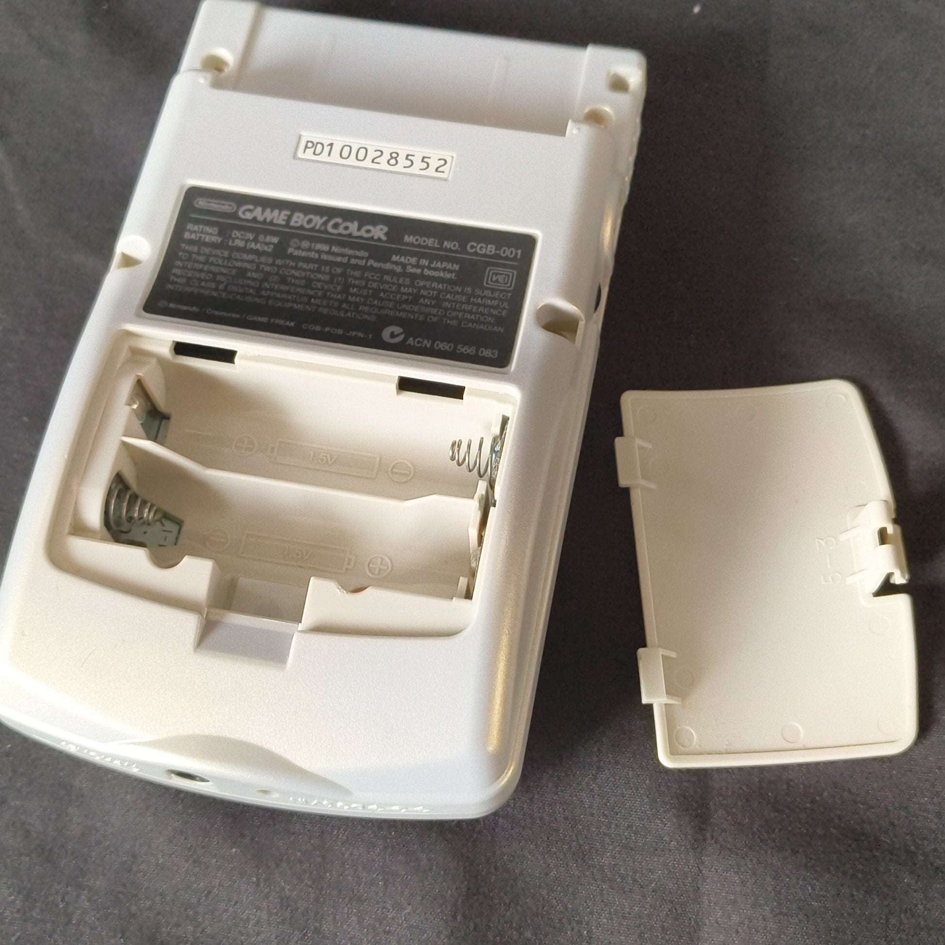 JUNK, Broken, Gameboy Color Pokemon Center Limited Edition silver console set - Hakushin Retro Game shop