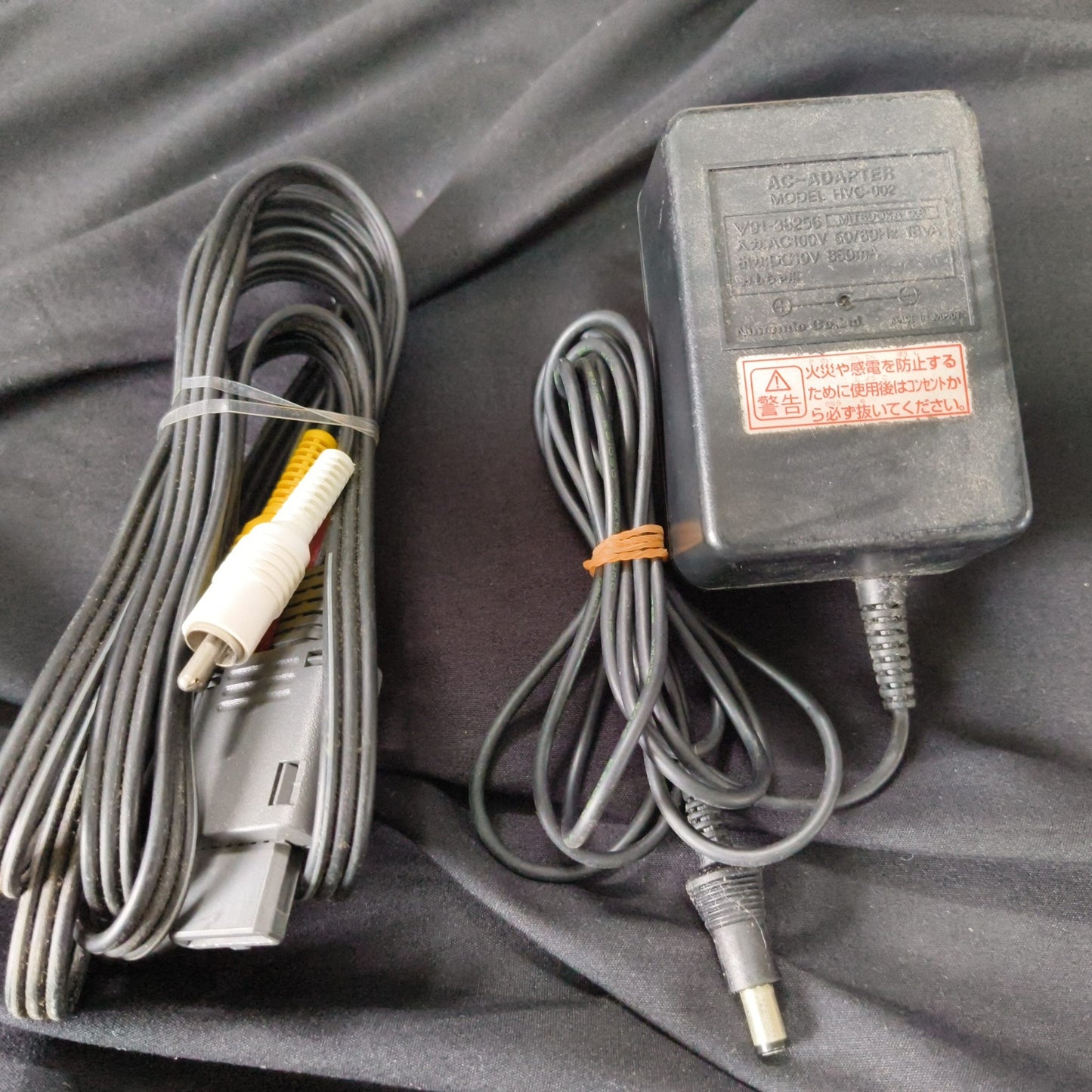 Nintendo New (AV) Famicom (NES2) Console,2 Pads and Games set, Working-h1010-