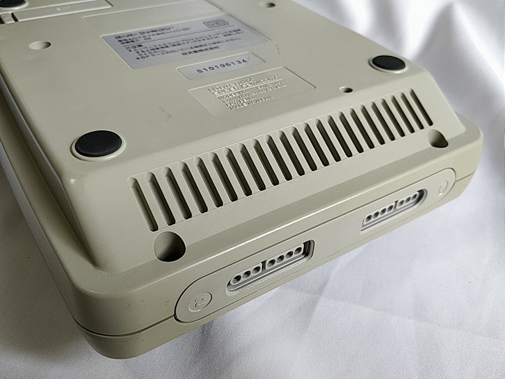 Super Famicom SNES console (SNES/SHVC-001),Pad and Game set tested
