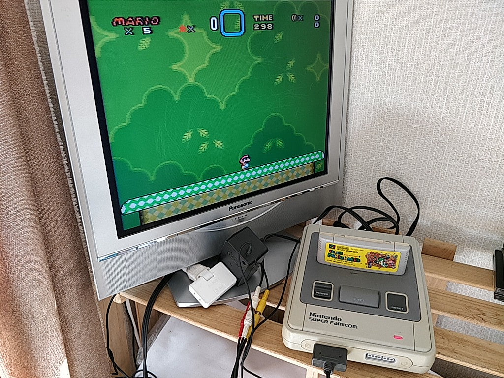 Super Famicom SNES console (SNES/SHVC-001),Pads and Game set