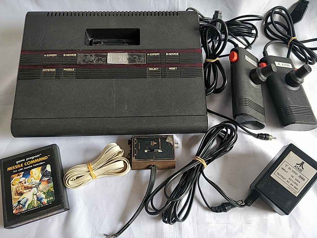 Atari 2800 Console, Controller Pads, PSU, RF Switch cable, Game set -e ...