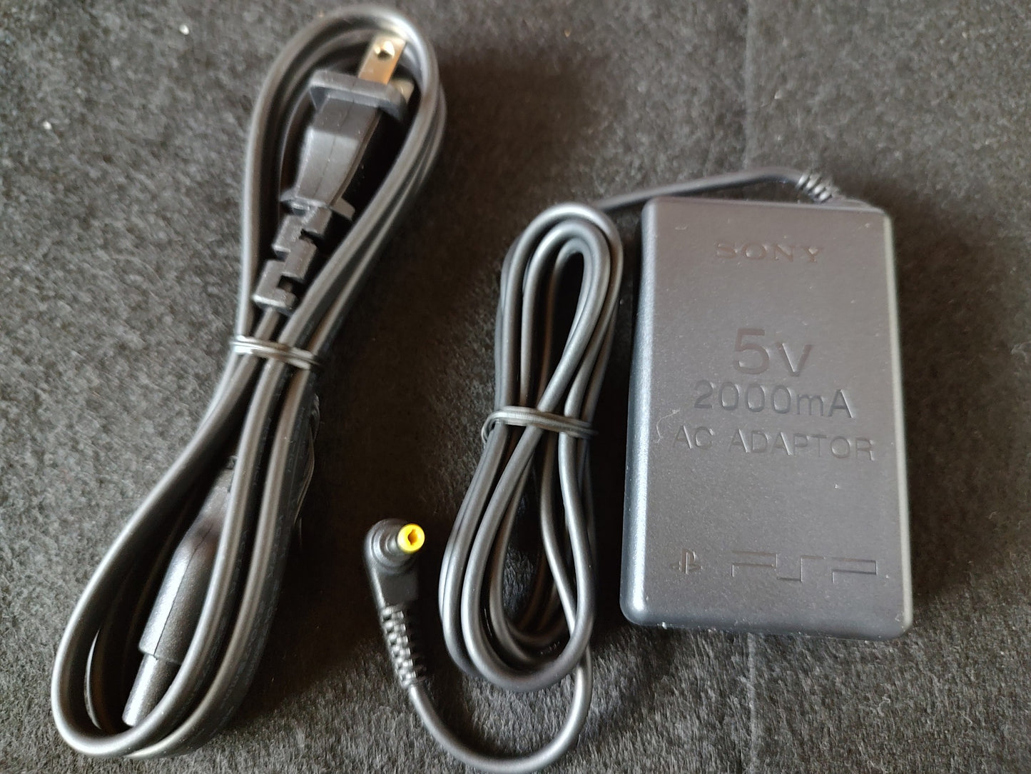 SONY PSP-2000 PSP NEO ZEON RED Gillen's Ambition Special Pack, working-f0725-