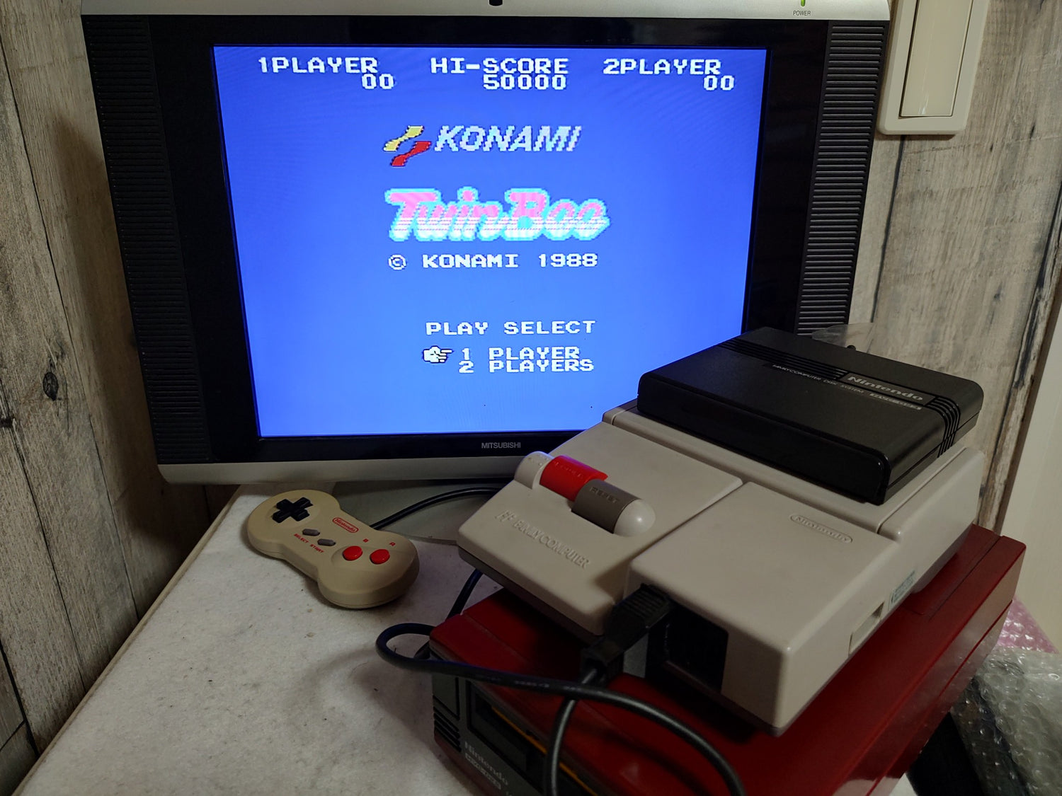 TwinBee Stinger and The Goonies (NES) Disk System, Game disk and