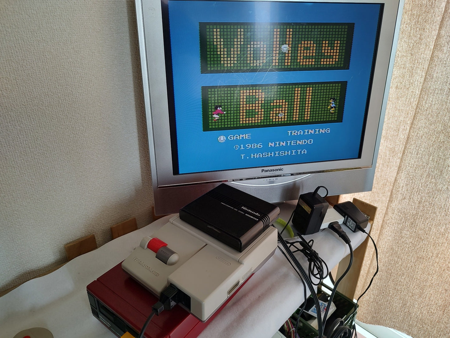 VolleyBall (NES) Disk System, Game disk and box set, working-f0922-