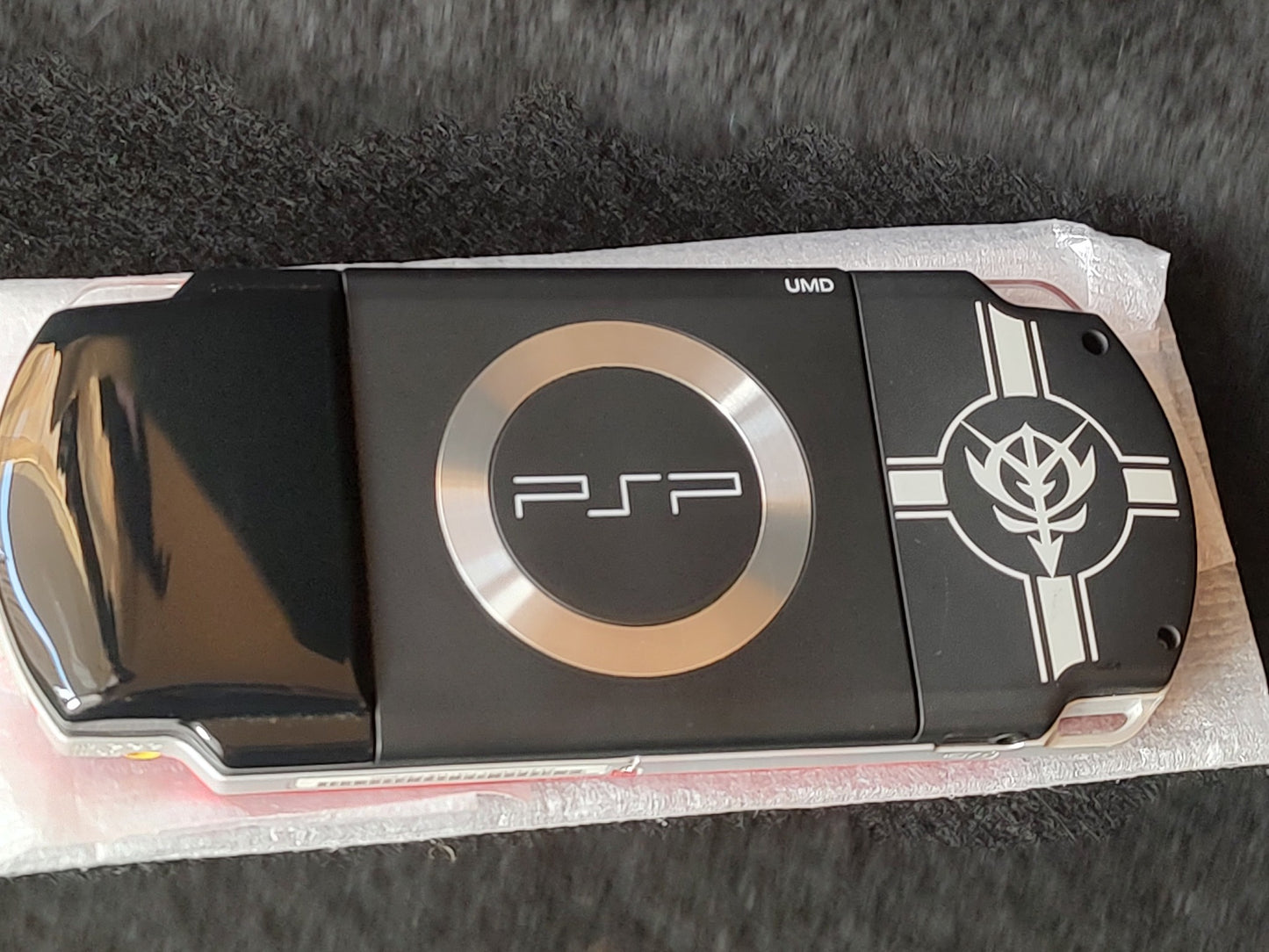 SONY PSP-2000 PSP NEO ZEON RED Gillen's Ambition Special Pack, working-g0130-