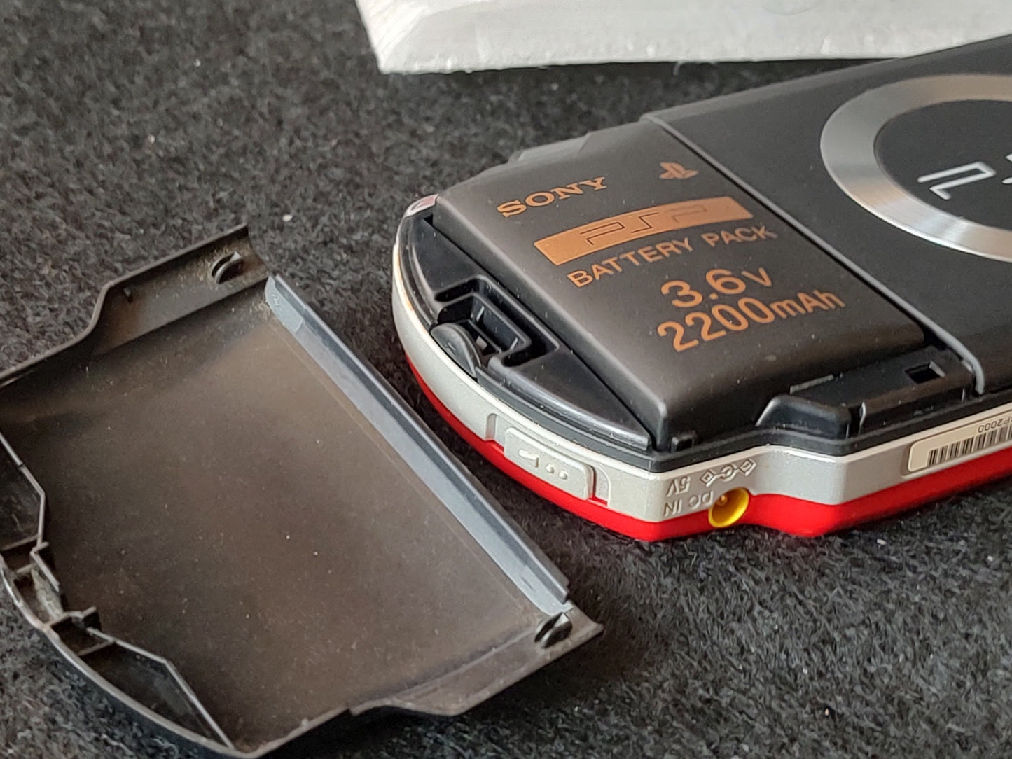 SONY PSP-2000 PSP NEO ZEON RED Gillen's Ambition Special Pack, working-g0130-