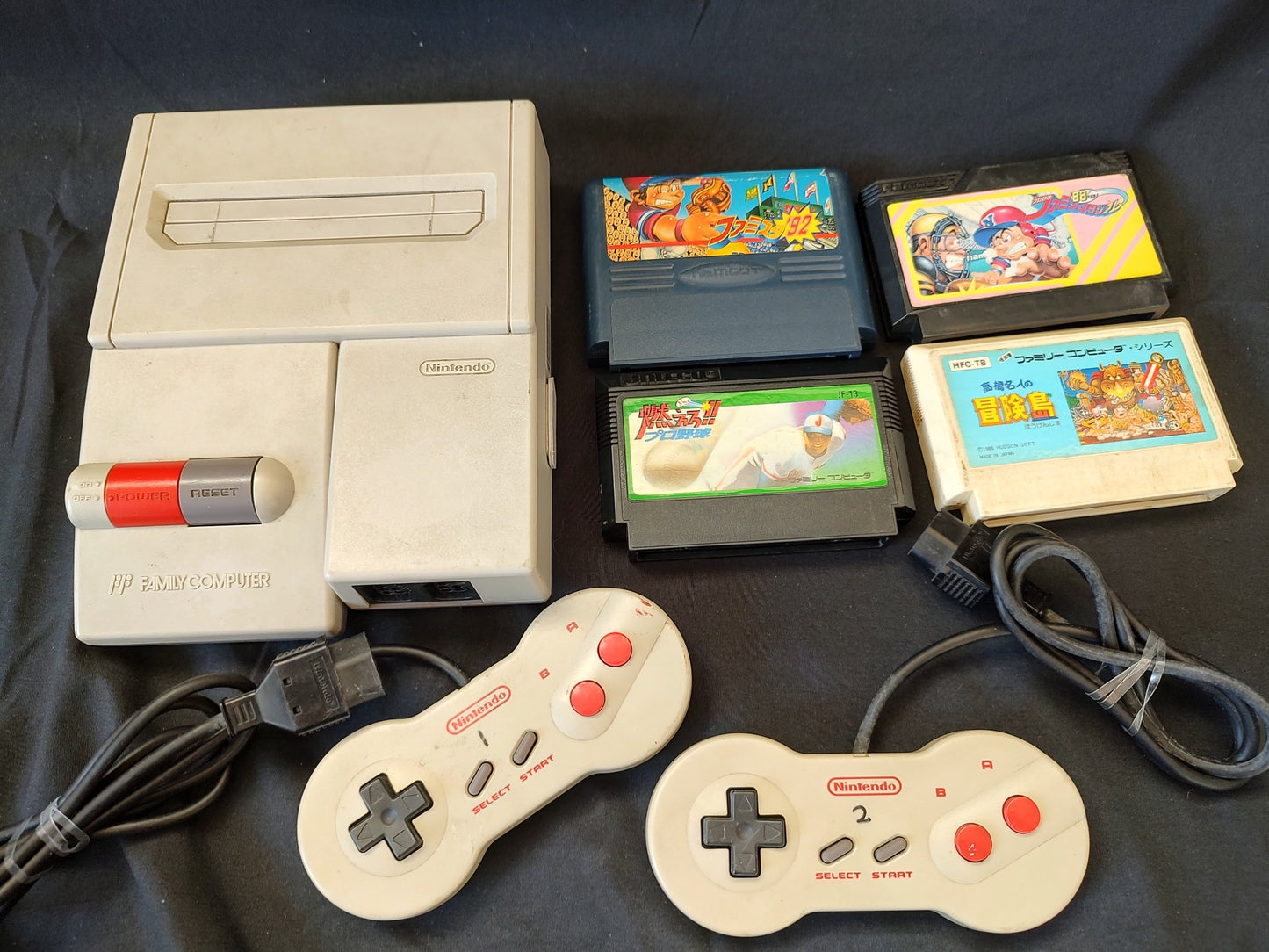 Nintendo New (AV) Famicom (NES2) Console,2 Pads and Games set, Working-g0130-